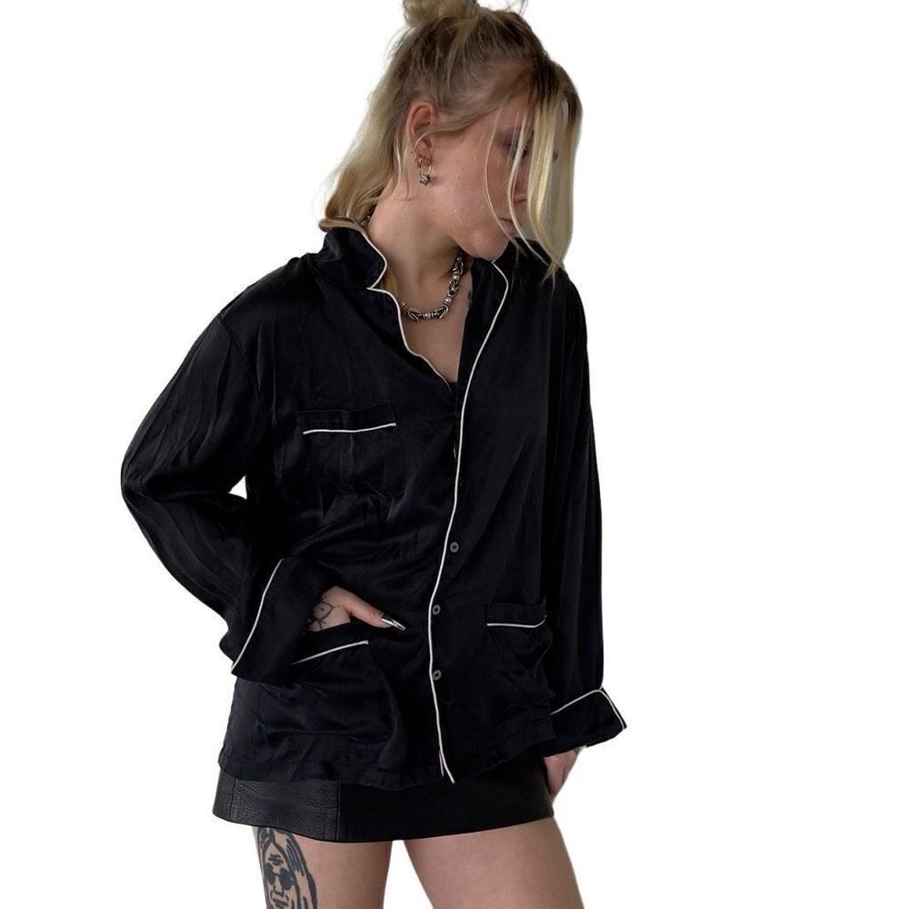 ⢠BLACK 100% SILK VICTORIAāSāSECRET SHIRT SIZE L